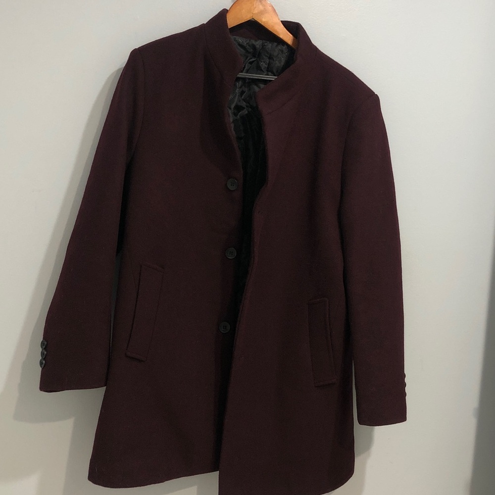 Coat Women’s Burgundy Buttoned Coat Side pockets lined Size M/L